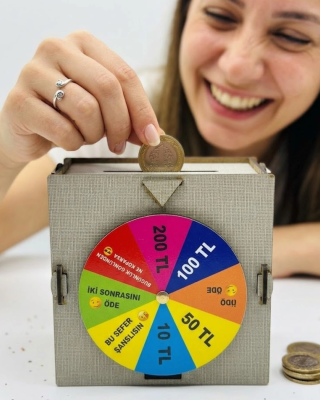 Şans Çarklı Kumbara Para Biriktirme Oyunu Eğlenceli Tasarım